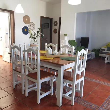 Apartamentoscasajulia * La Santa